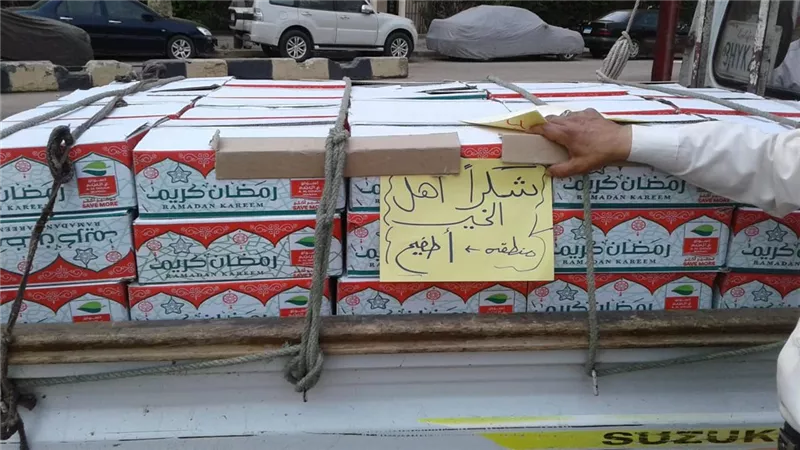 رواد أهرامات الجيزة يواصلون العمل الانساني