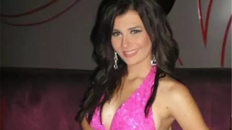 شاهد.. زوجة عماد متعب تشعل السوشيال ميديا بإطلالة ساحرة