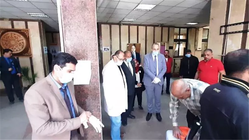 تعقيم مديرية تعليم القاهرة بمبادرة من مجلس الامناء العاصمة.. بالصور