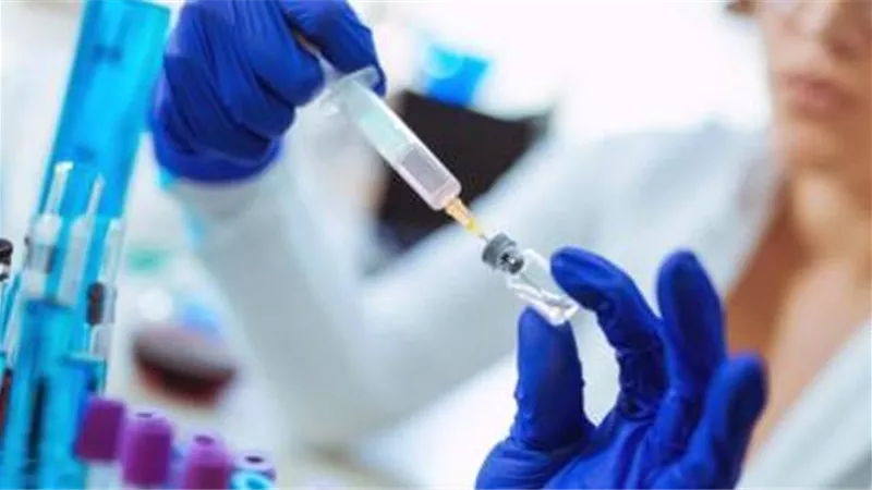 بريطانيا تبدأ بإنتاج لقاح ضد كورونا دون تجارب سريرية