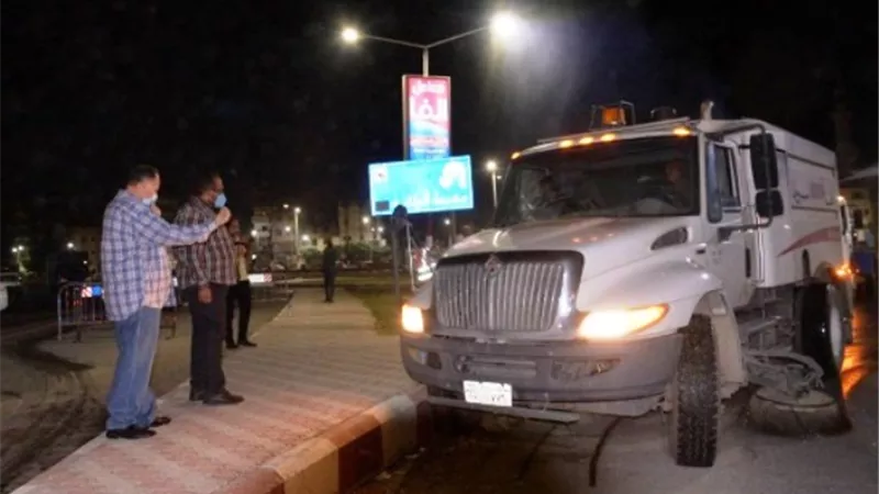 محافظ أسيوط يقود حملة مكبرة لرش وتطهير شوارع وميادين حى شرق وغرب لمواجهة فيروس كورونا