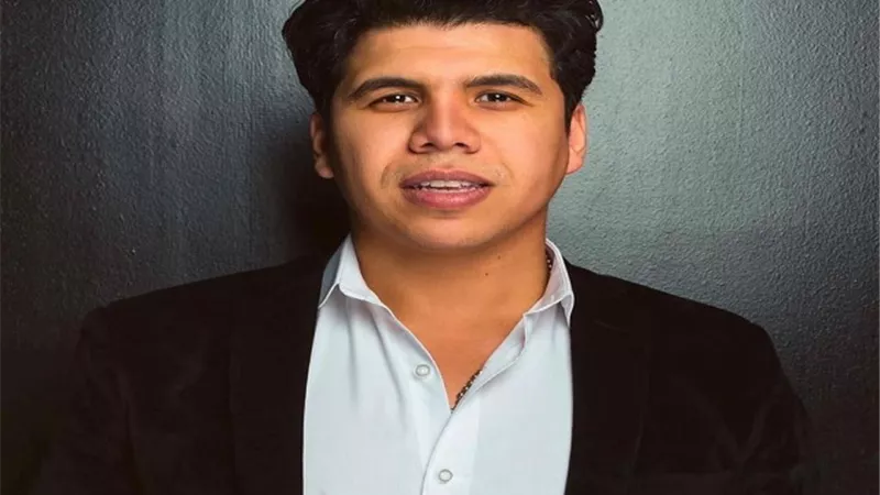 بالفيديو.. عمر كمال يغنى للشهيد أحمد المنسى 