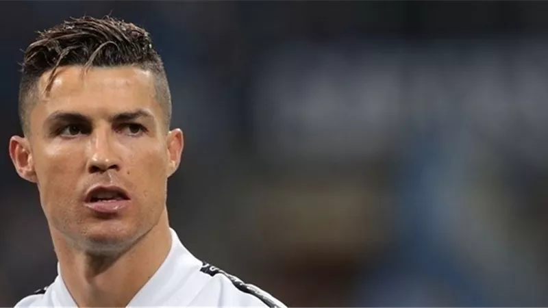 كورونا يطارد كريستيانو ويعزل جميع من حوله