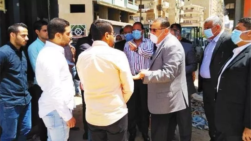 غراب يتابع أعمال إزالة إنشاءات مخالفة لمجمع مطاعم