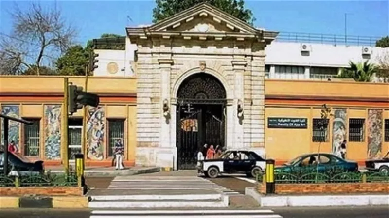 كلية الفنون التطبيقية بجامعة حلوان تدشن مبادرة معاك لسوق العمل