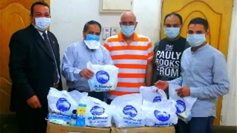 مستقبل وطن بقنا يهدى مستشفي حميات نجع حمادى أدوات التعقيم والمطهرات