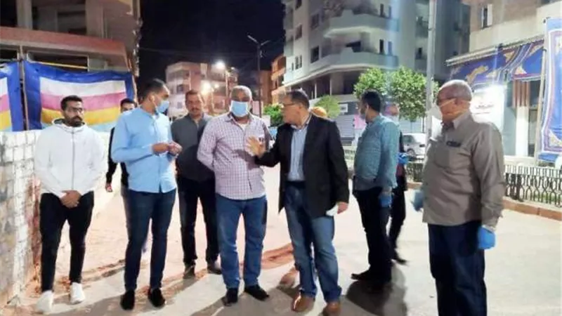 غراب يفاجئ منطقة فلل الجامعة ويأمر بمراجعة تراخيص المحال التجارية.. بالصور