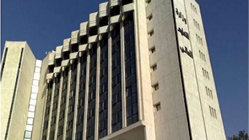 تأجيل الامتحانات لطلاب الفرق النهائية بالمعاهد الخاصة لحين انتهاء تعليق الدراسة