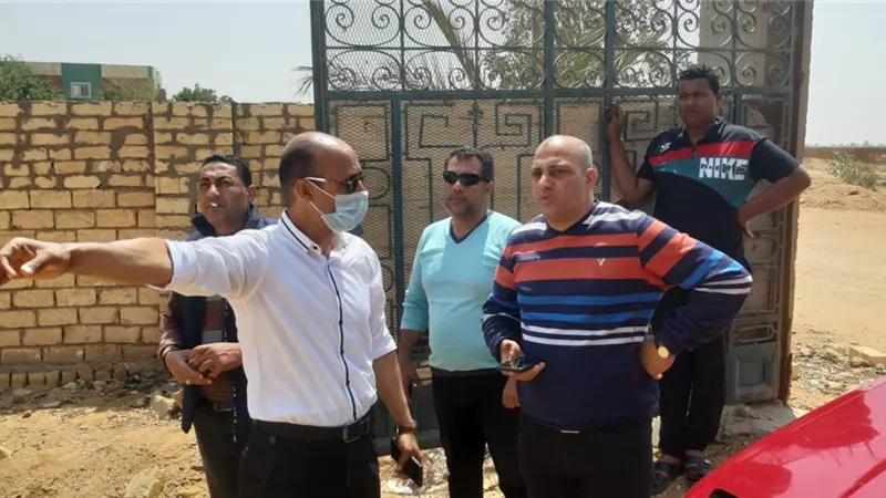 جهاز مدينة الشروق يصادر مواد بناء بمبنى مخالف فور الشروع فى إنشائه بالمنطقة المضافة للمدينة