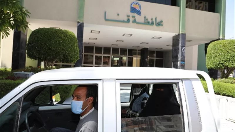 توفير سيارة من المحافظة لنقل مريضة غسيل كلوي الي منزلها