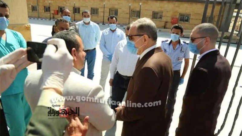 محافظ كفرالشيخ ونائبه يتفقدان مستشفي بلطيم المركزي لعزل المصابين