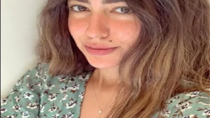 هند عبد الحليم تحتفل بشم النسيم من منزلها