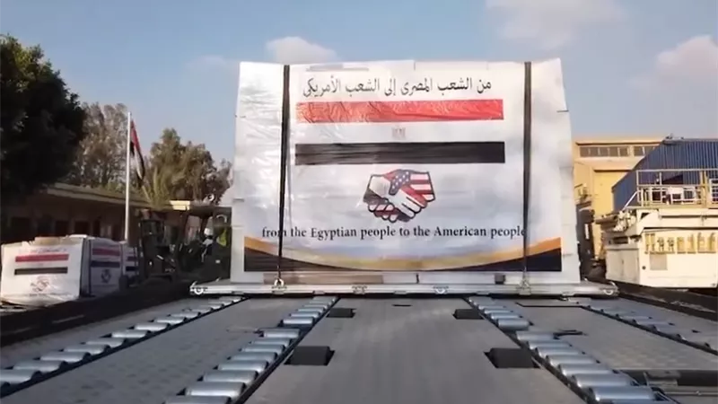 مصر ترسل مساعدات طبية وبدل وقائية إلى الولايات المتحدة الأمريكية