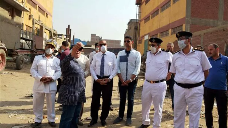 ازالة 552 حالة تعد والمحافظ يقود حملة بغرب شبرا الخيمة.. بالصور