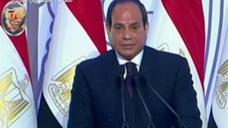18 رسالة وجهها السيسي للمصريين ورجال الأعمال خلال افتتاحه عددا من المشروعات التنموية بسيناء
