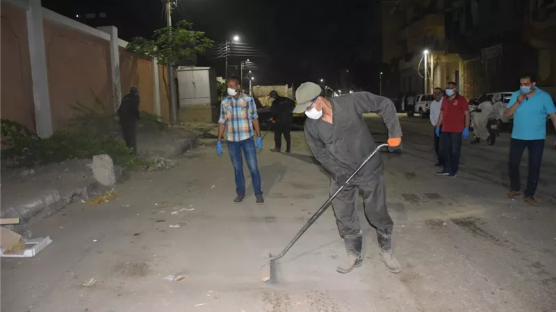 أبو العزايم يتابع الإجراءات الإحترازية فى جولة ليلية بشوارع الأقصر