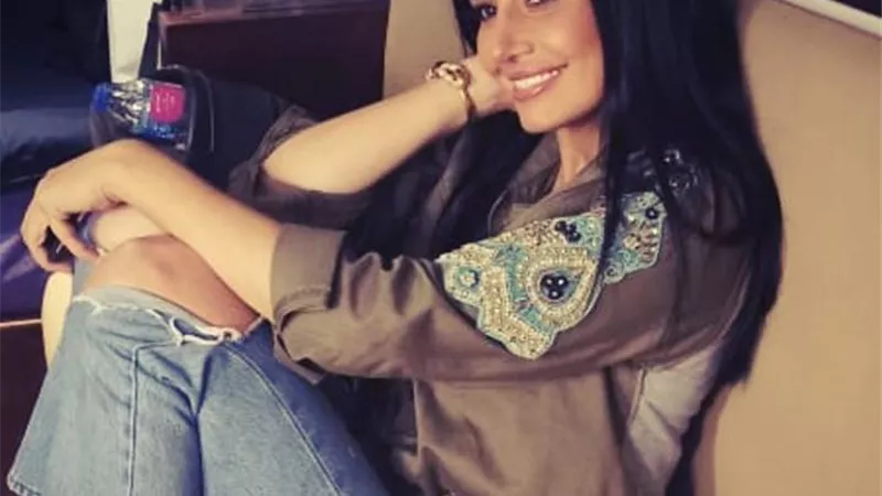 حلا شيحة تشارك جمهورها إطلالة جذابة وابتسامة رقيقة عبر انستجرام