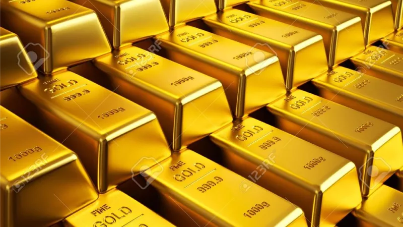 الذهب يتراجع مدفوعا بعمليات 