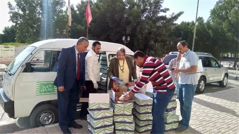 600 كرتونة هدية جامعة جنوب الوادى للقرى الأكثر احتياجاً بفرشوط وأبوتشت