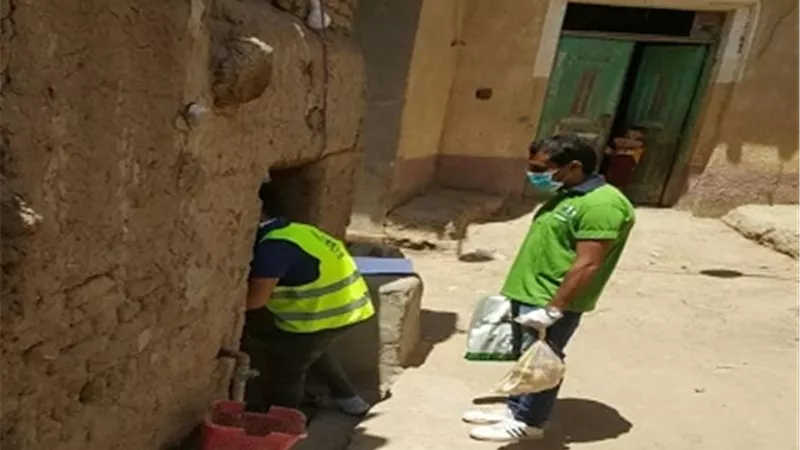 صندوق تحيا مصر يوفر كراتين مواد غذائية لأهالينا في الفيوم .. صور