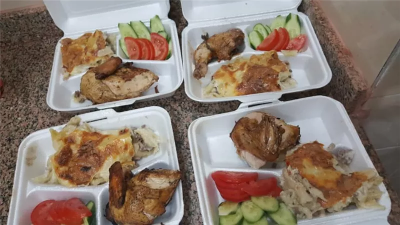٥٠٠ وجبة إفطار يومياً للعمالة غير المنتظمة بالعبور