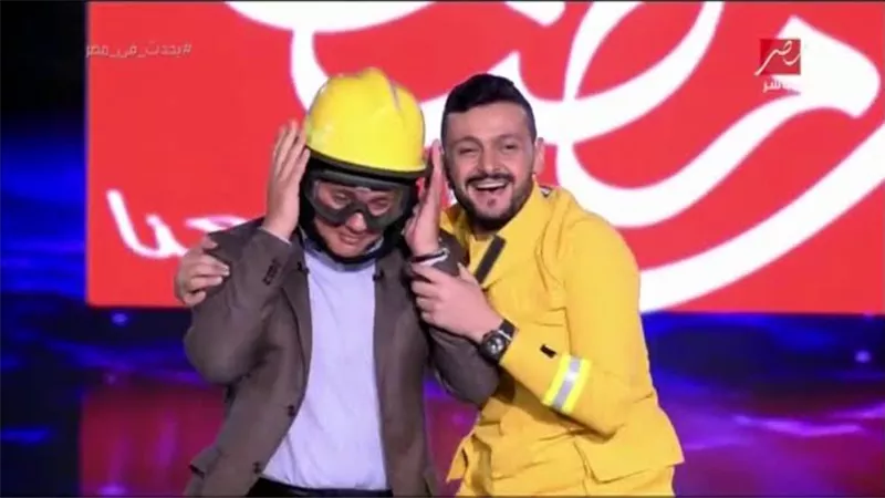 رامز جلال يعرض شريف عامر لموقف محرج على الهواء .. فيديو