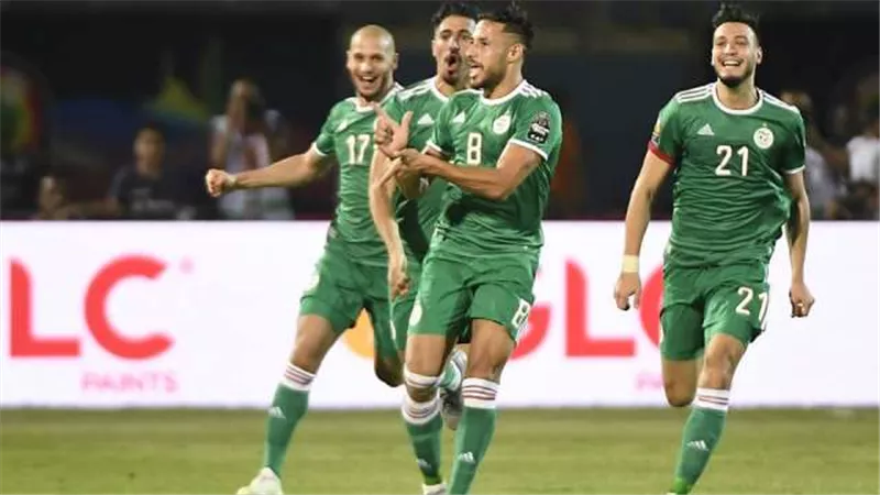 تفاصيل رفض لاعب الأهلي السعودي عرضًا من النادي الأهلي