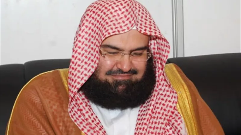 بالفيديو.. الشيخ السديس يبكي خلال دعاء الليلة الأولى من صلاة التراويح بالحرم المكى