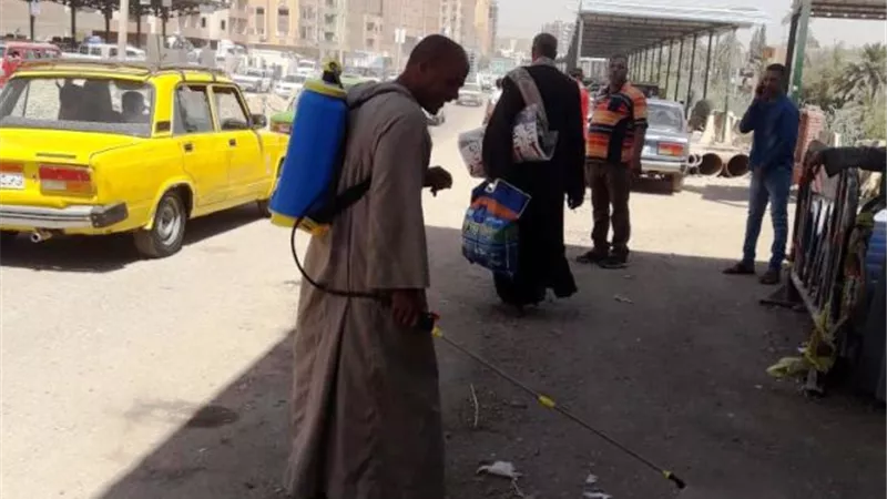 محافظ أسيوط يلتقى مسئولي المواقف والأحياء ويشدد على رفع كفاءة منظومة النظافة.. بالصور