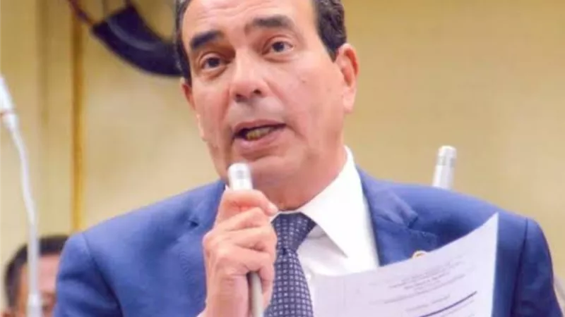 أيمن أبو العلا يوجه اقتراح برغبة للتعاقد مع شركات تأمين على الحياة للأطباء