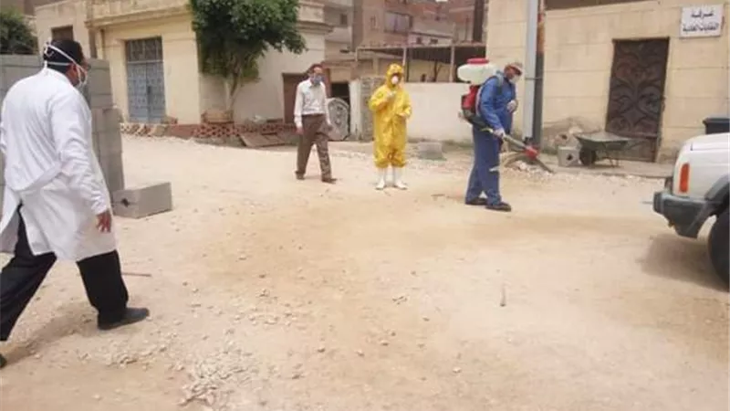 مدير صحة الشرقية يتابع تطهير كتائب الجيش الأبيض بمستشفى الحميات .صور
