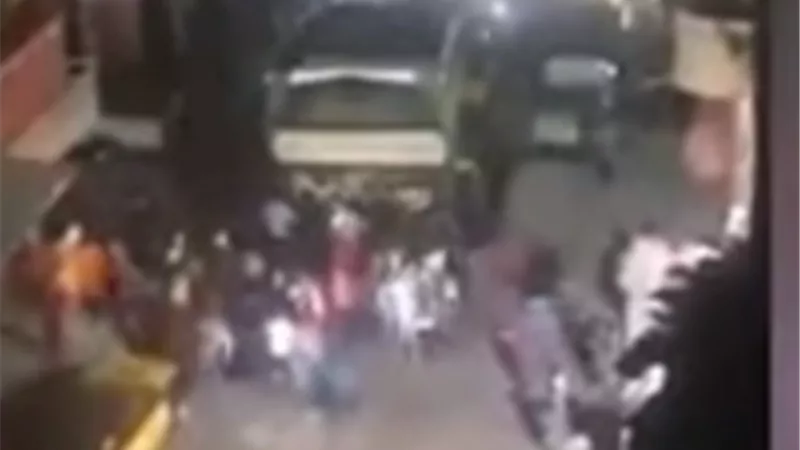 الشارع السكندرى ينتفض ضد مسيرة ( مجسم الكعبة ) والمحافظ يعلق .. فيديو