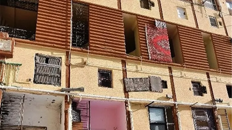 جهاز القاهرة الجديدة يسلم 4 وحدات سكنية لمتضرري حريق عقارٍ بالقطامية