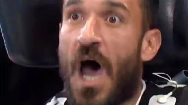 على معلول يستغيث من رامز جلال على كرسى الاعتراف