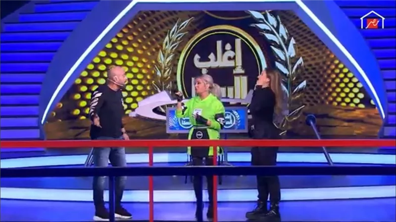 السقا يربح حرب الأفيشات ضد نيللي كريم في 