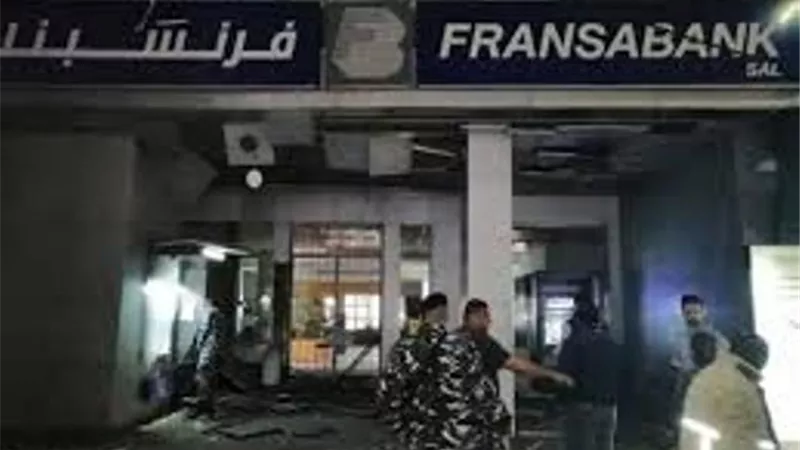 إلقاء قنبلة على فرع المصرف الفرنسي في صيدا