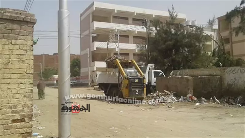 بالصور.. رفع 50 ألف طن قمامة ومخلفات بناء بالفيوم