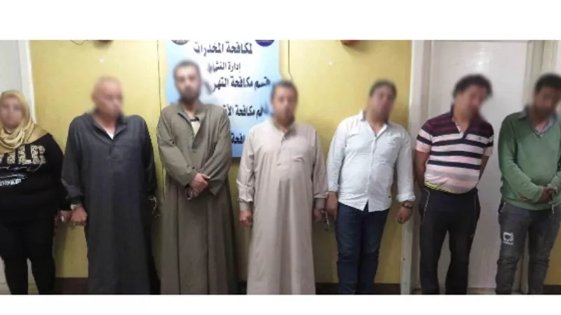 الداخلية: ضبط مخدرات بـ 26 مليون جنيه بحوزة تشكيل عصابي قبل توزيعها على العملاء .. فيديو