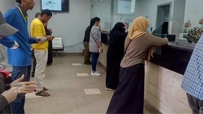 محافظ الجيزة يتابع صرف المرحلة الثانية من منحة العمالة غير المُنتظمة