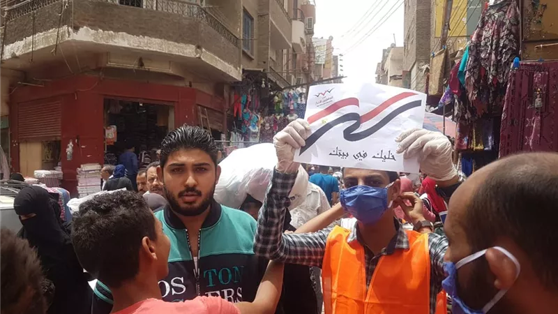 المصريين الاحرار بأسيوط يواصل بحملات توعية وتوزيع كمامات على اسواق القيصارية وميدان المجذوب