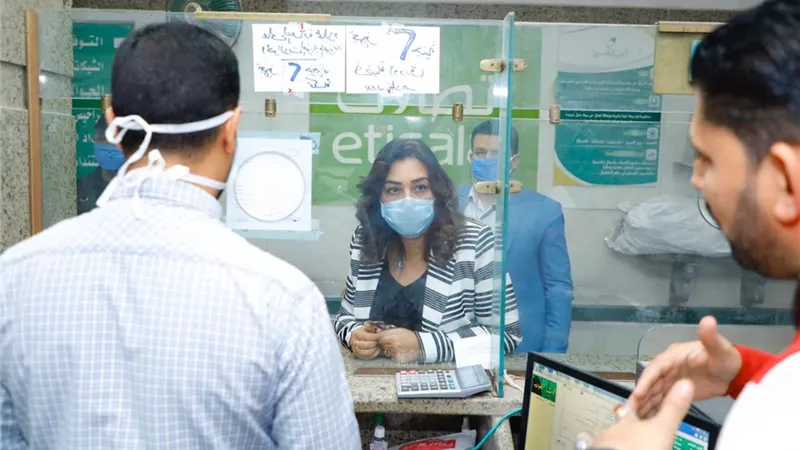 محافظ دمياط تتابع صرف المرحلة الثانية للمنحة الرئاسية لدعم العمالة غير المنتظمة
