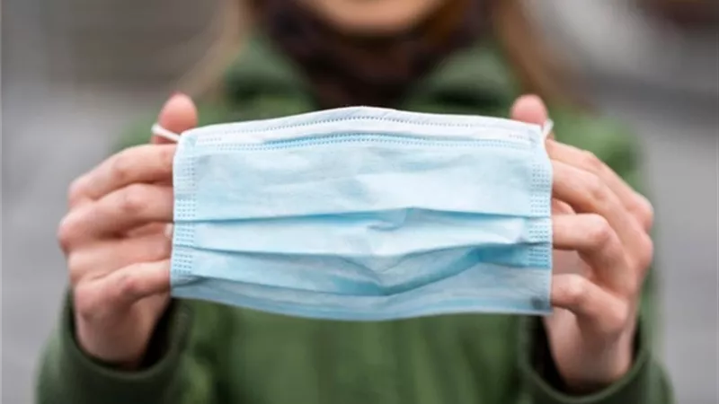 نائب بنى سويف يقدم اعانه للمضارين من كورونا