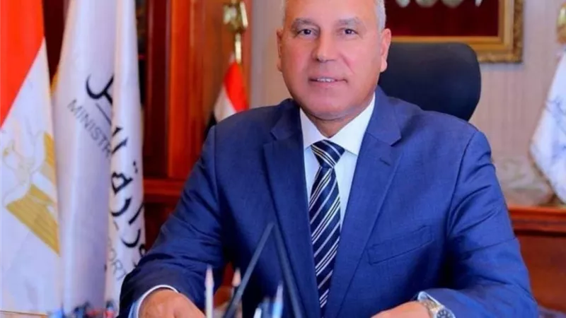 وزير النقل: تركيب أجهزة تعقيم في محطات مترو الأنفاق