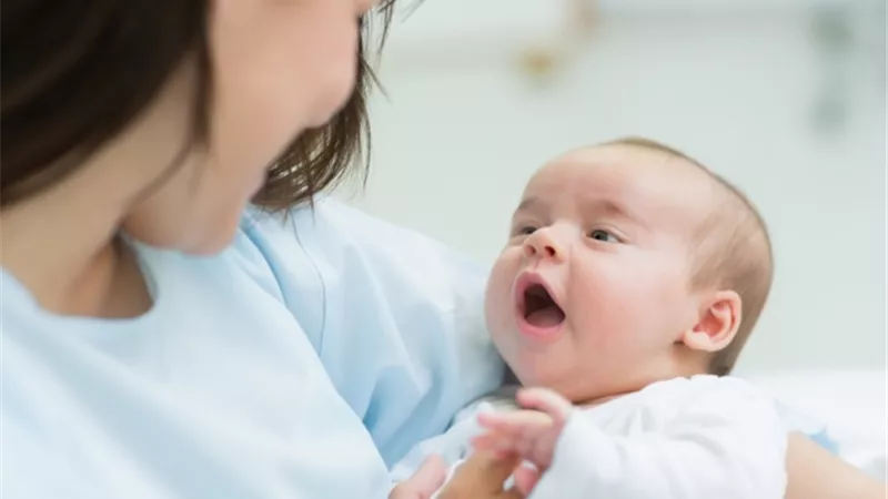 احذري التدخين أثناء الرضاعة.. قد يقتل طفلك