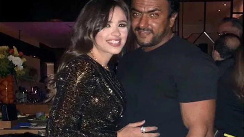 رد صادم من ياسمين عبد العزيز لمتابعة غازلت أحمد العوضى