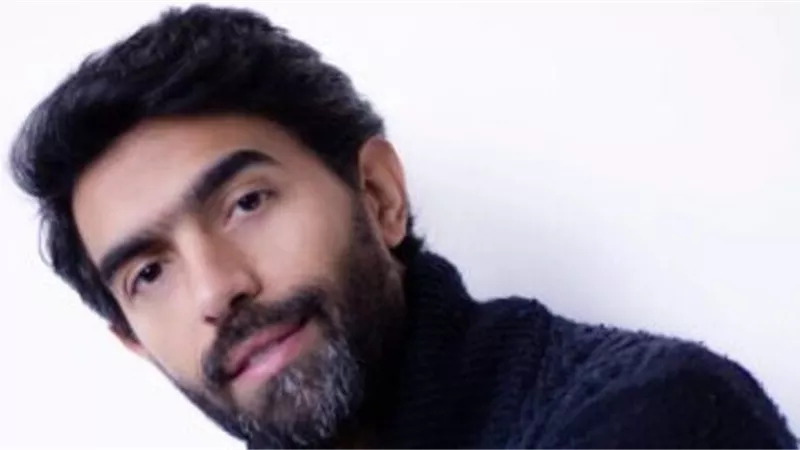 مشهد كوميدي يجمع عمرو عابد وزوجته في القمر أخر الدنيا