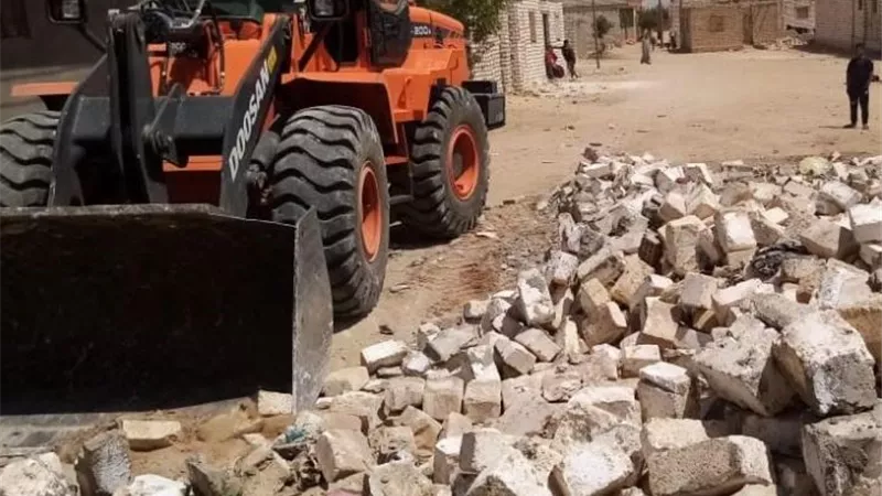 إزالة 20حالة تعد وإيقاف 7 حالات بناء مخالف ببنى سويف