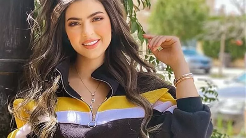 إطلالة مبهجة وظهور جذاب للفنانة ميرنا جميل عبر انستجرام