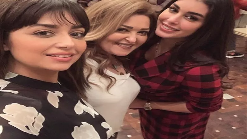 هبه مجدى تداعب جمهورها برفقة ياسمين صبرى ونهال عنبر من مسلسل 