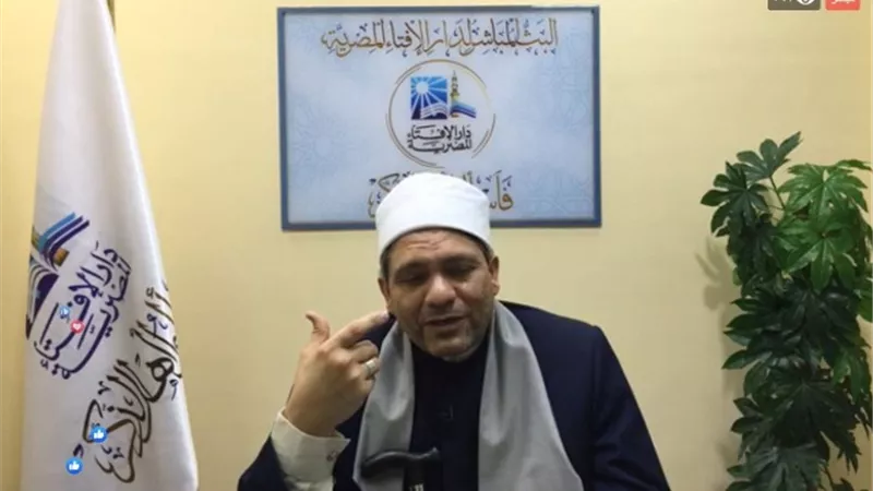 متى يجوز للزوجة مساعدة الفقراء دون علم زوجها؟ تعرف على الإجابة